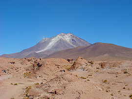 vulkán Ollgüe na bolívijsko-chilské hranici